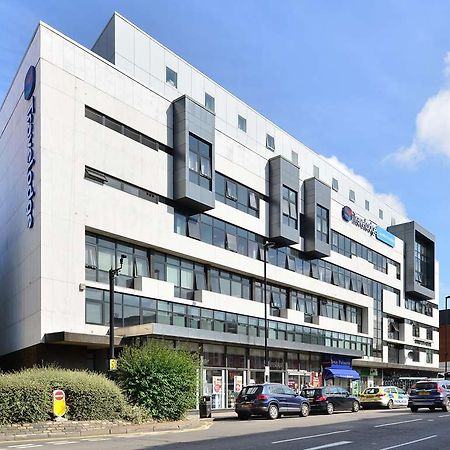 Travelodge London Finchley Bagian luar foto